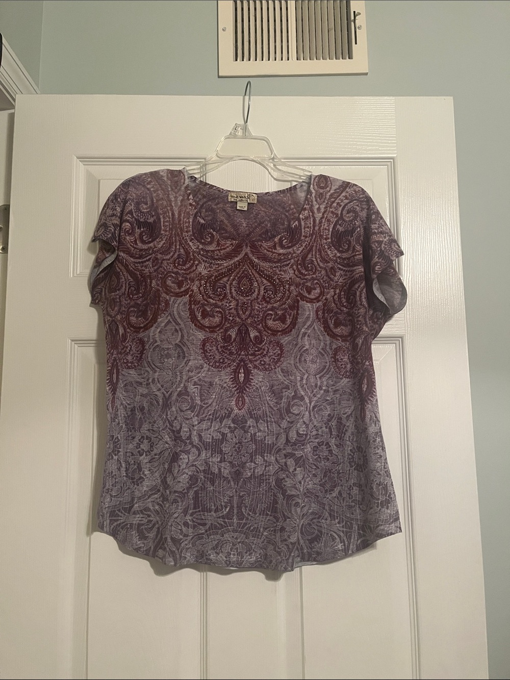 ONE WORLD Lavender and Plum Paisley Scoop Neck Short Sleeve Tee